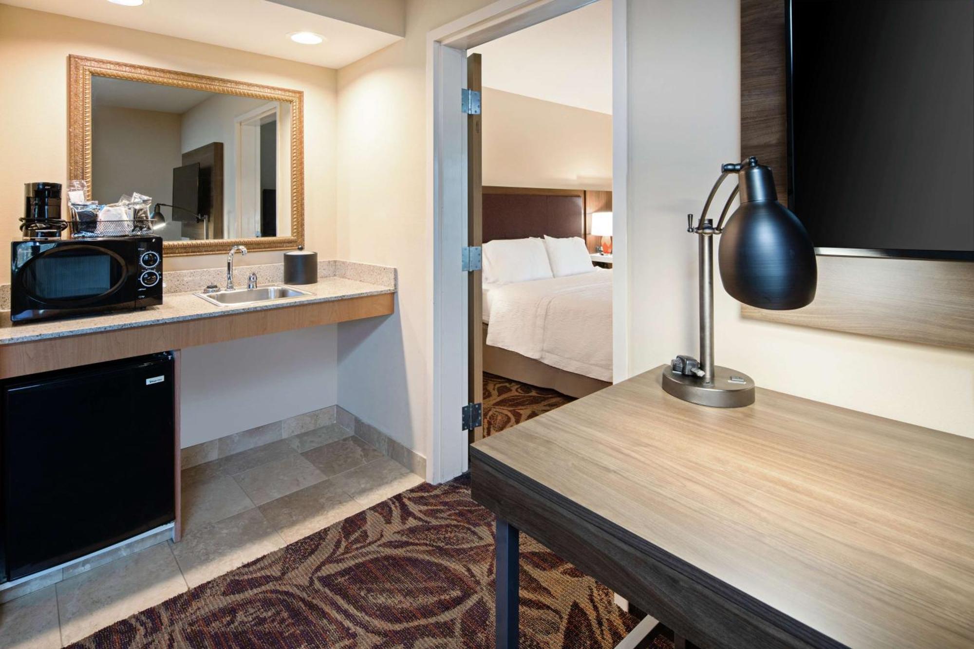 One-Bedroom King Suite - Non-Smoking
